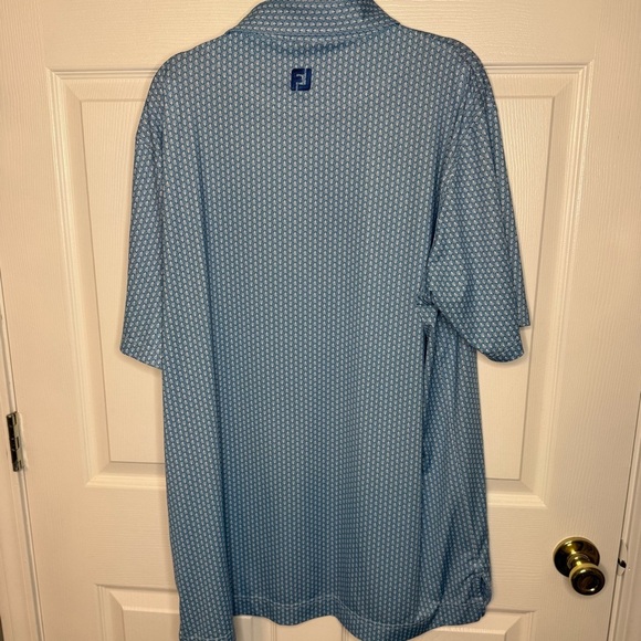 FootJoy Light Blue Performance Golf Polo with Sea Shell Pattern Size XL EUC - Picture 4 of 6